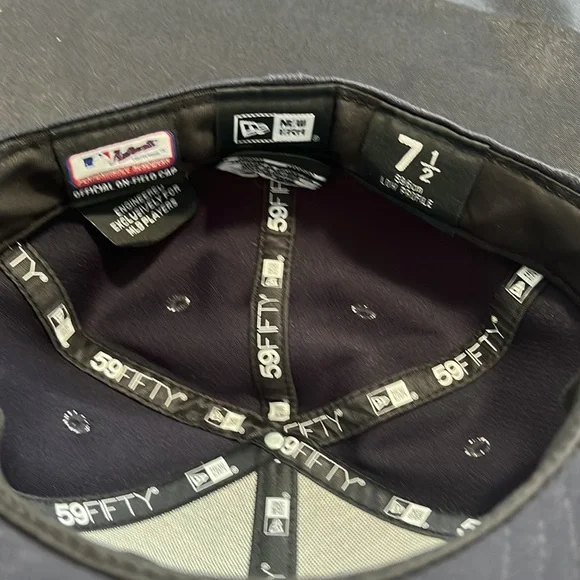 NWT Boston Red Sox’s Men’s fitted hat - Picture 4 of 4